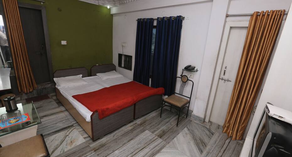 Shree Vishwanath Lodge, Allahabad 3